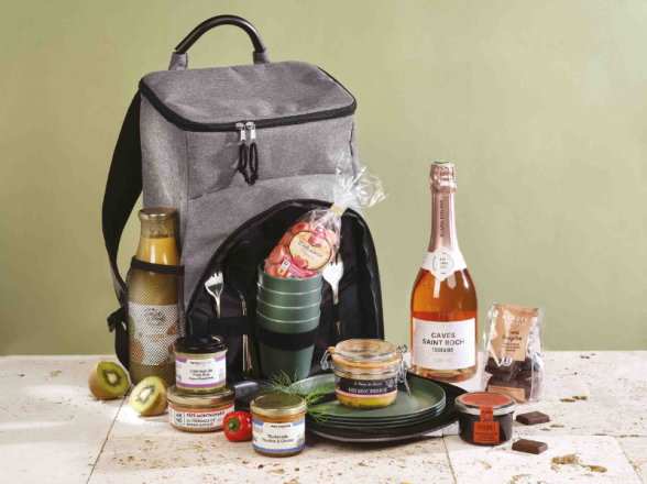 randonne-sac-picnic-vin-sale-sucre-panier-gourmand-cadeaux-cse-printemps-ete2024.png